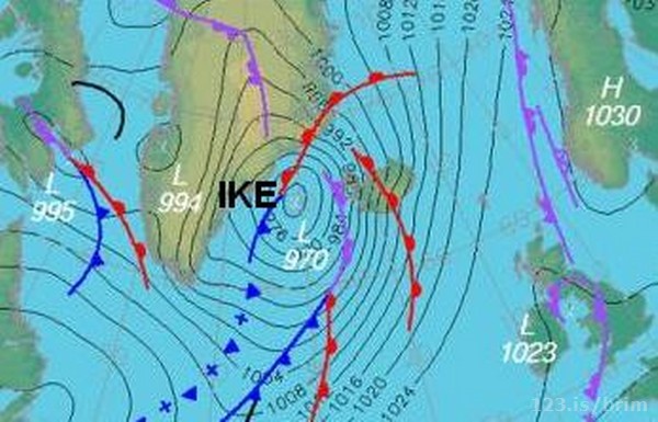 Stormlægðin IKE um miðnætti.