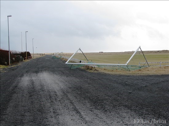 Mörkin fuku á íþróttavellinum